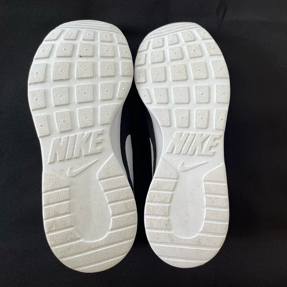 ⚡️SOLD⚡️ NIKE TANJUN Women's Sneakers Size 11 Like New - Picture 6 of 7